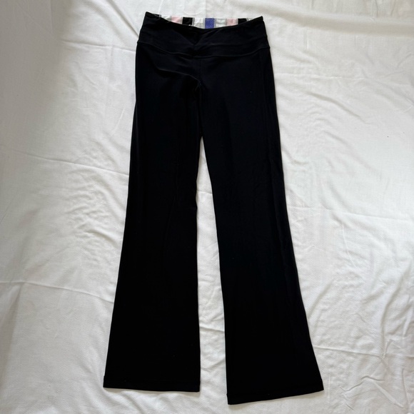 VNTG Lululemon Groove Leggings 26" Flare Leggings Black Multicolor Waist Sz 6 - Picture 1 of 7